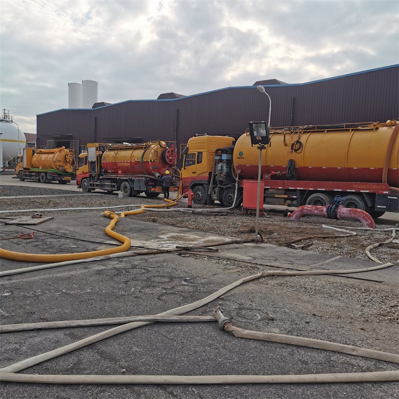 南关污水池清理