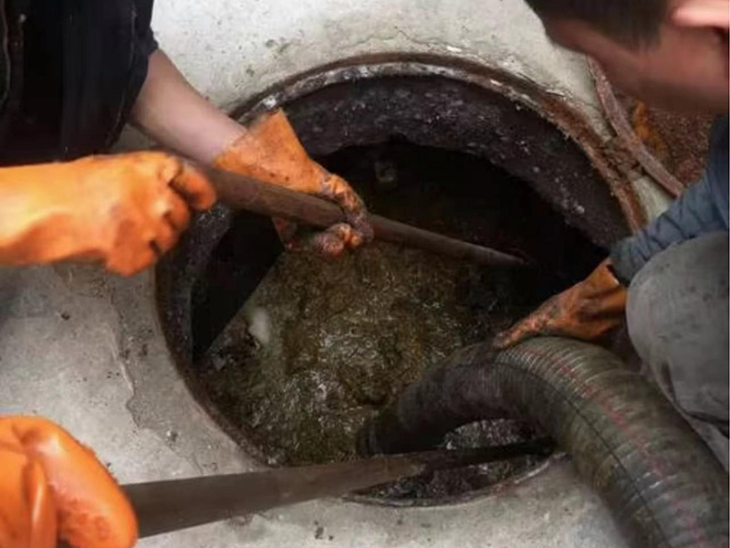 南关清理化粪池时如何避免沼气的危害?